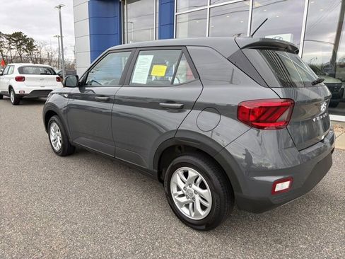 Certified 2025 Hyundai Venue SE image 8