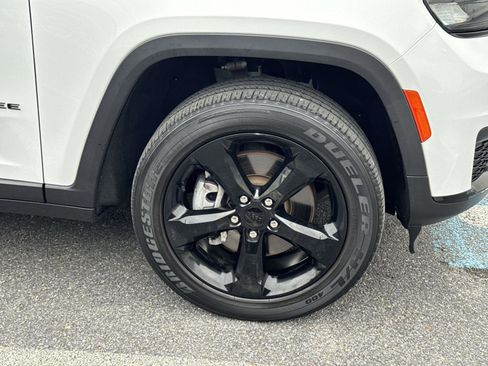 Used 2023 Jeep Grand Cherokee L Laredo image 27