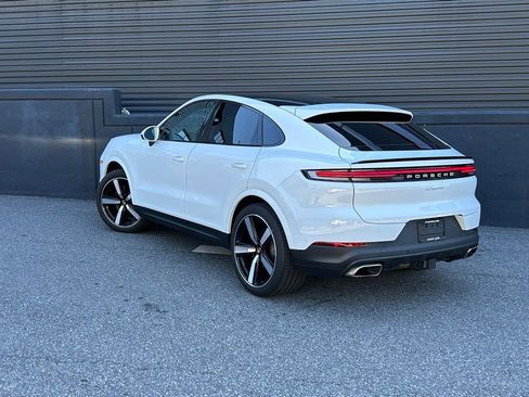 Certified 2025 Porsche Cayenne Coupe image 8