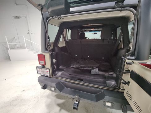 Used 2018 Jeep Wrangler Unlimited Sport S image 9