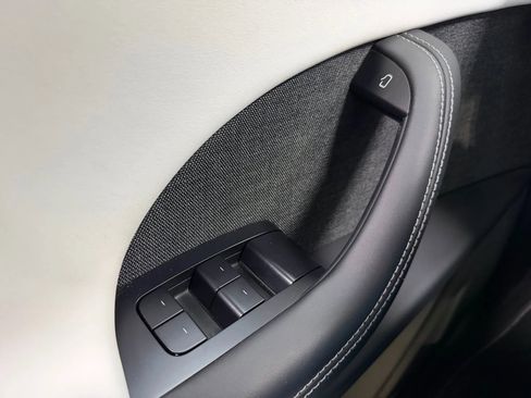 Used 2023 Tesla Model X Plaid image 33