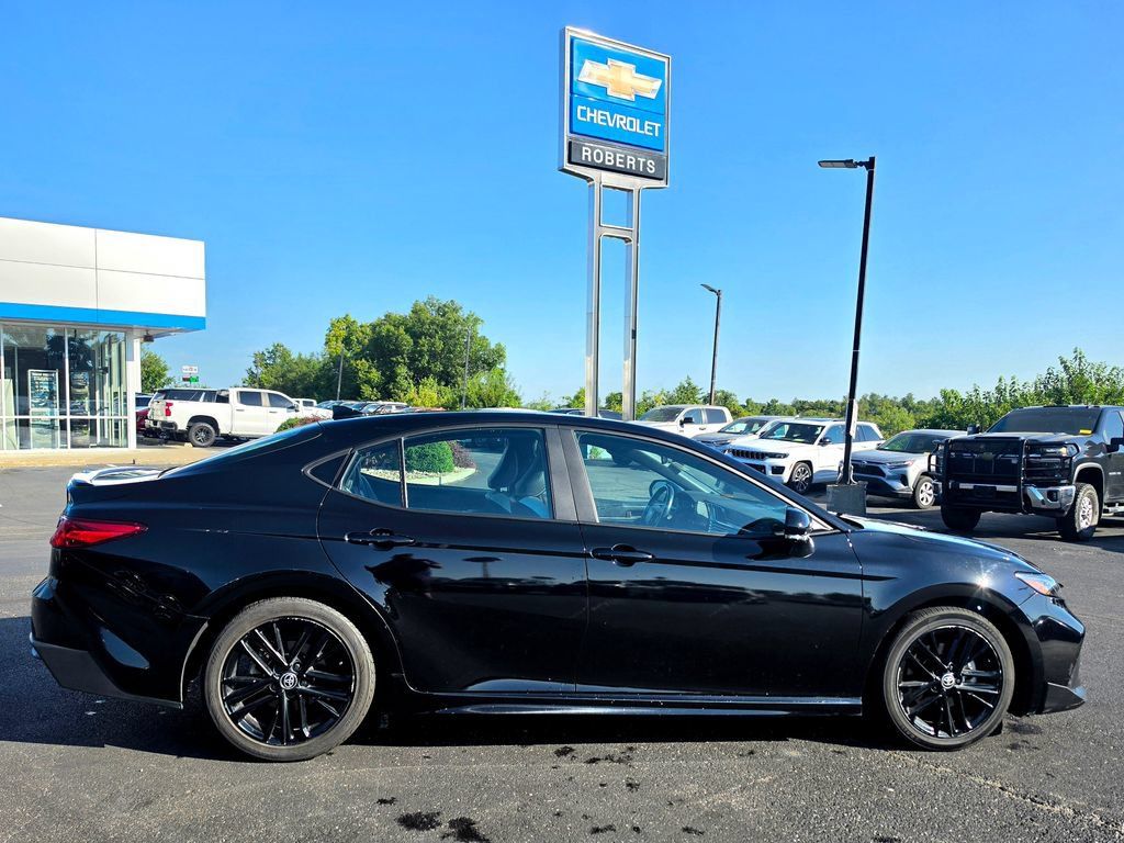 Used 2025 Toyota Camry SE FWD image 11