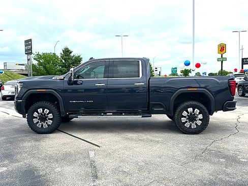 Used 2024 GMC Sierra 2500 Denali AWD/4WD image 6