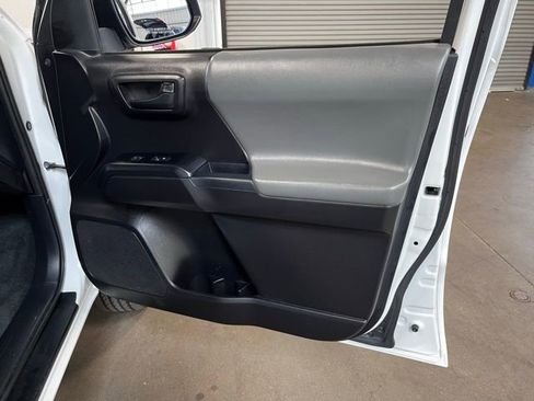 Used 2020 Toyota Tacoma SR w/ SR Convenience Package RWD image 12