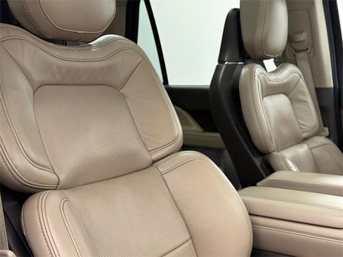 Used 2022 Lincoln Navigator L Reserve image 13