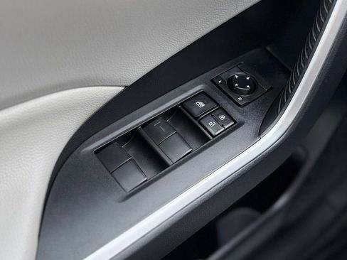 Used 2020 Toyota RAV4 XLE image 21