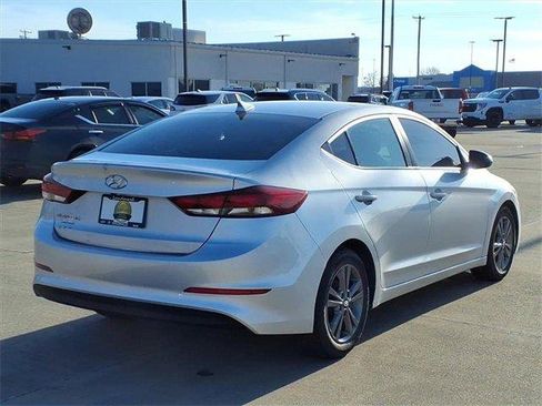 Used 2017 Hyundai Elantra SE image 4