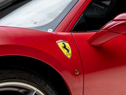 Used 2018 Ferrari 488 GTB RWD image 24