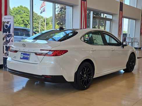 New 2026 Toyota Camry Hybrid AWD/4WD image 3