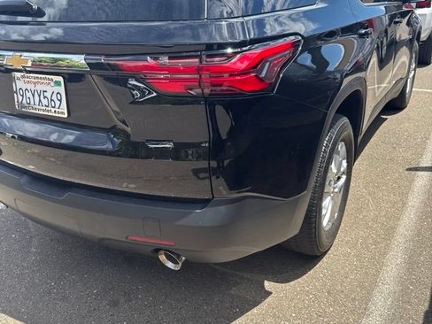 Used 2023 Chevrolet Traverse LS FWD image 8
