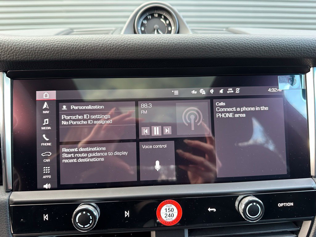 Certified 2026 Porsche Macan AWD/4WD image 28