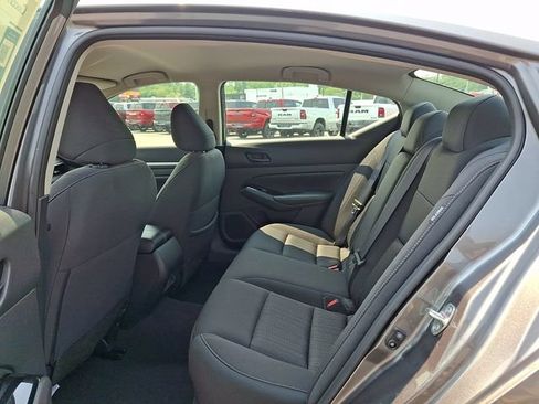 Used 2023 Nissan Altima 2.5 SV FWD image 13