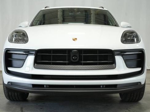 Certified 2025 Porsche Macan AWD/4WD image 12