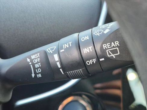 Used 2022 Toyota Prius LE FWD image 11