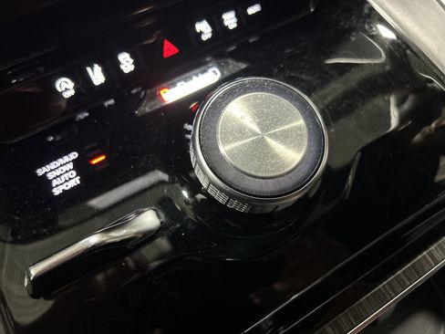 Used 2023 Jeep Wagoneer L Series II image 24