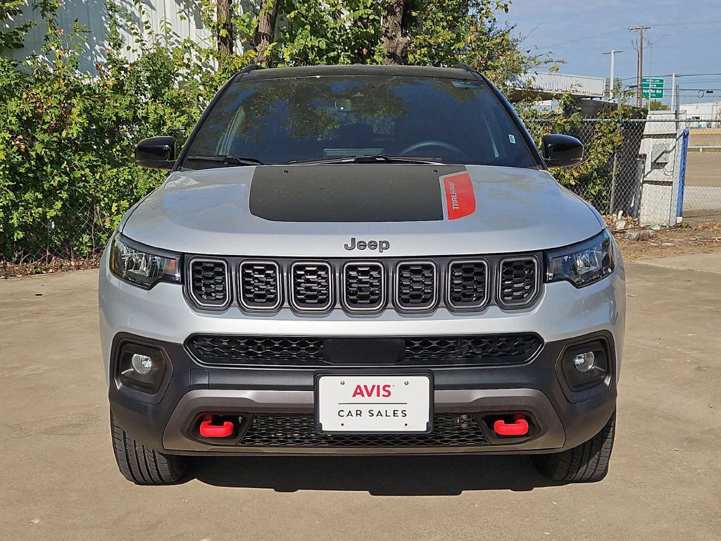 Used 2025 Jeep Compass Trailhawk AWD/4WD image 2