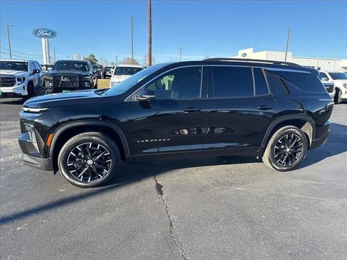 Used 2025 Chevrolet Traverse LT w/ Sun and Wheel Package image 11