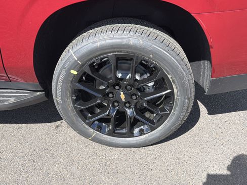 New 2026 Chevrolet Suburban Premier image 15