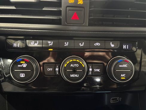 Used 2019 Volkswagen Jetta SE w/ Cold Weather Package image 31