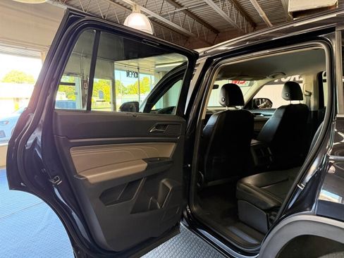 Used 2021 Volkswagen Atlas SE image 44