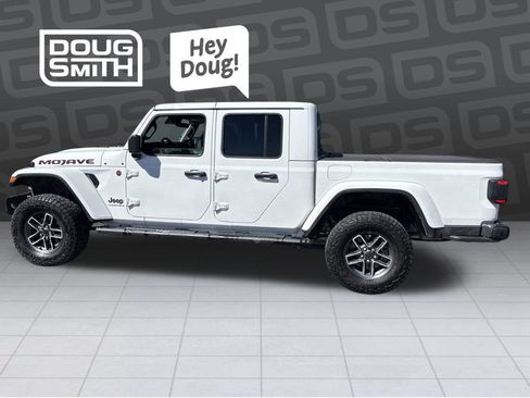 Used 2025 Jeep Gladiator Mojave AWD/4WD image 2