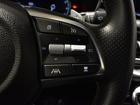 Used 2023 Genesis G70 2.0T image 17