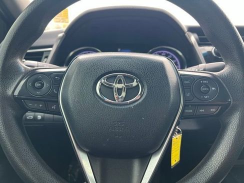 Used 2018 Toyota Camry LE image 12