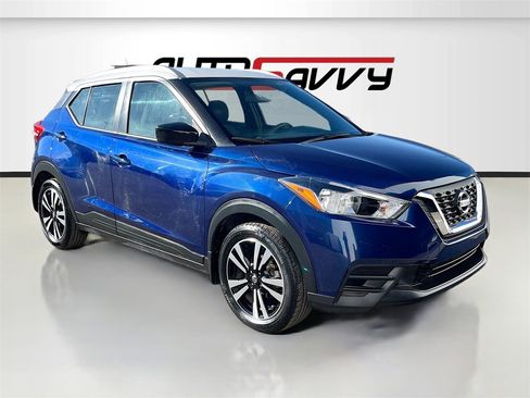 Used 2019 Nissan Kicks SV image 1