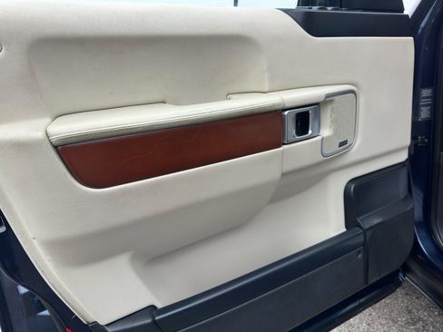 Used 2011 Land Rover Range Rover HSE LUX image 19