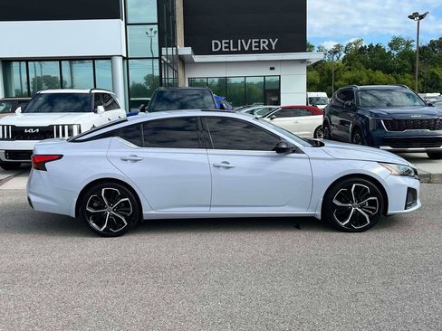 Used 2024 Nissan Altima 2.5 SR w/ SR Premium Package FWD image 25