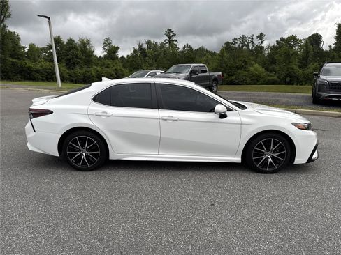 Used 2024 Toyota Camry SE FWD image 4