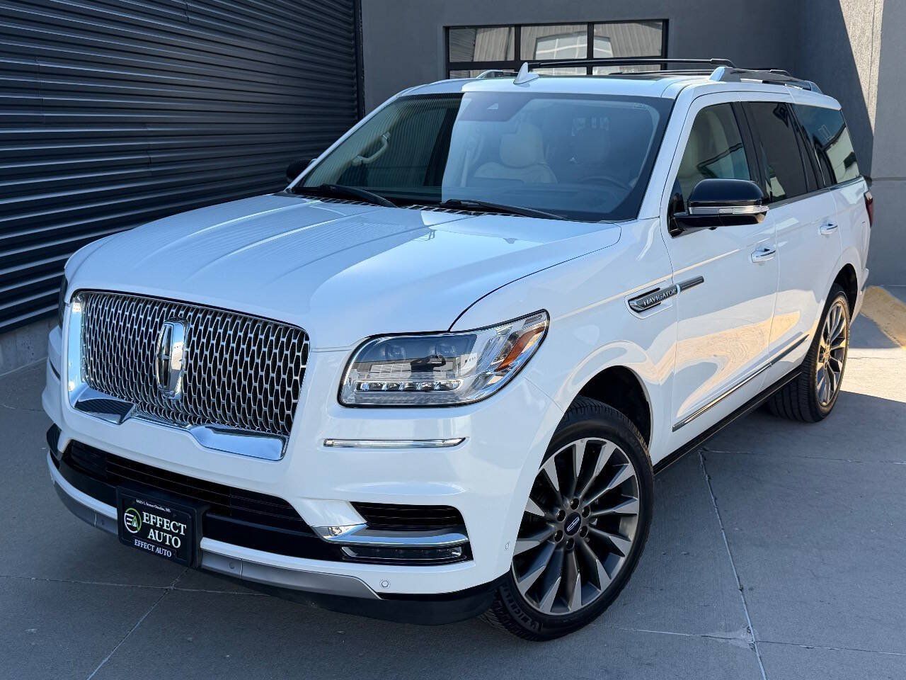 Used 2021 Lincoln Navigator Reserve w/ Luxury Package AWD/4WD image 2