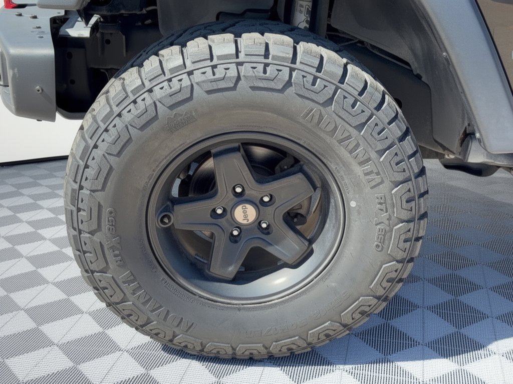 Used 2015 Jeep Wrangler Unlimited Rubicon AWD/4WD image 13