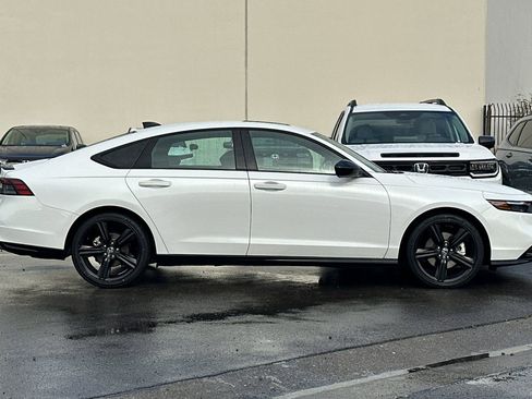 Used 2025 Honda Accord Sport image 2