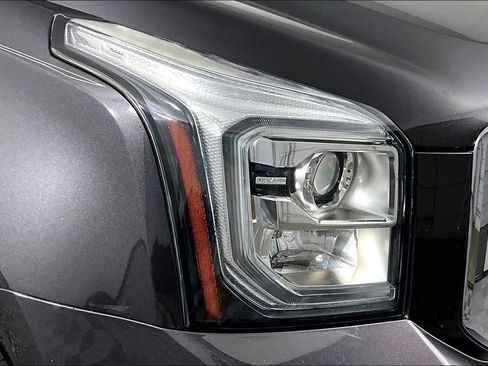 Used 2016 GMC Yukon Denali w/ Open Road Package AWD/4WD image 28