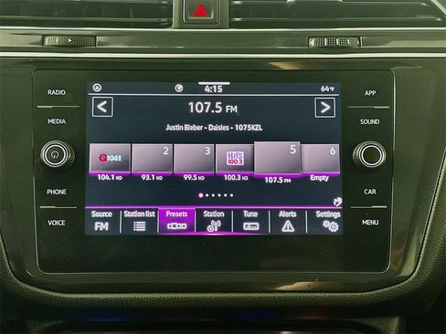 Used 2022 Volkswagen Tiguan SE R-Line image 17