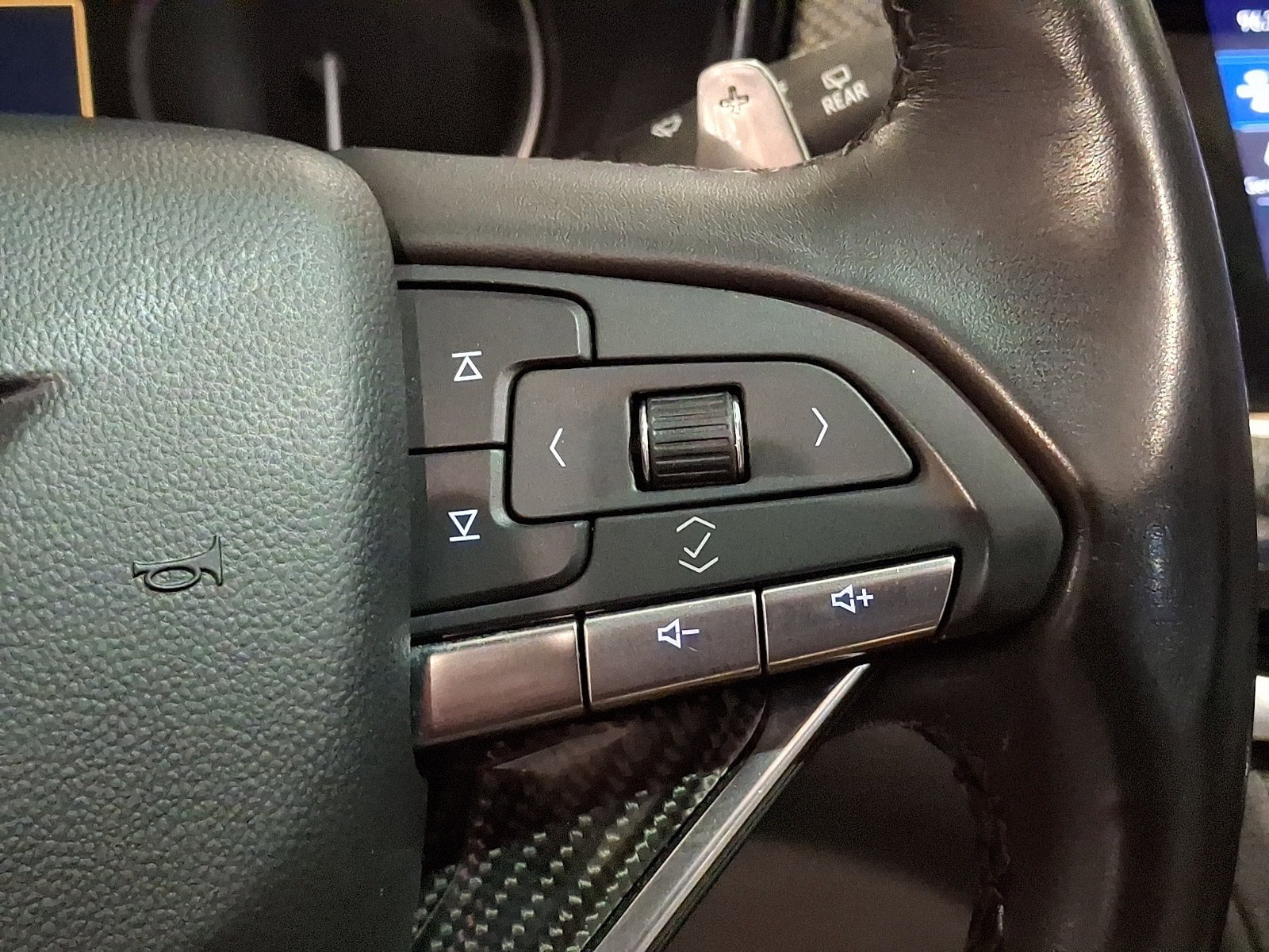 Certified 2023 Cadillac XT6 Sport w/ LPO, Floor Liner Package AWD/4WD image 24