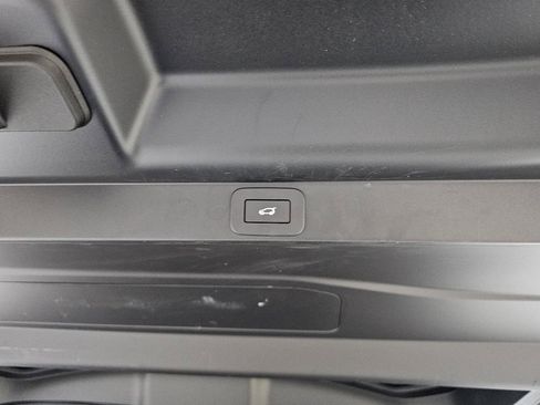 Used 2025 Land Rover Range Rover SE AWD/4WD image 15