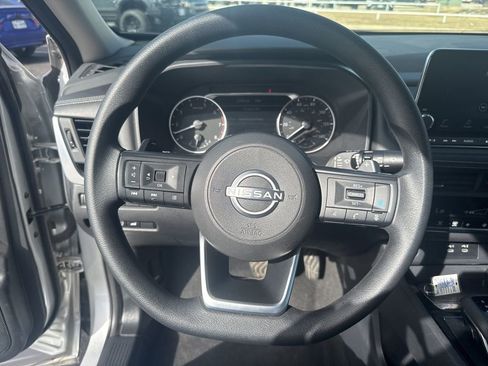 Used 2024 Nissan Rogue SV image 12