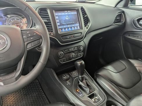 Used 2022 Jeep Cherokee Trailhawk image 19