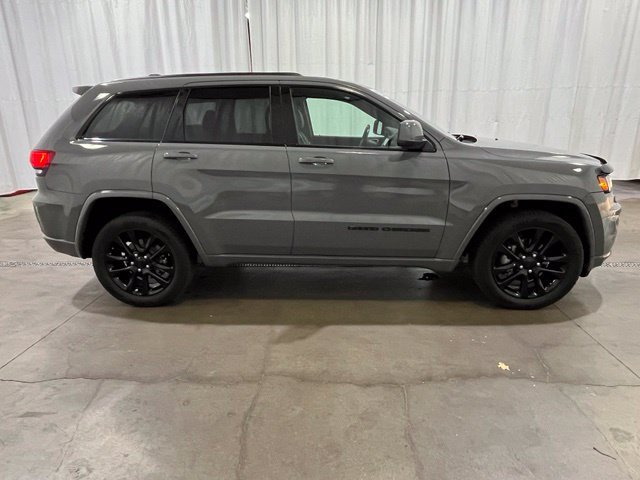 Used 2020 Jeep Grand Cherokee Altitude AWD/4WD image 3