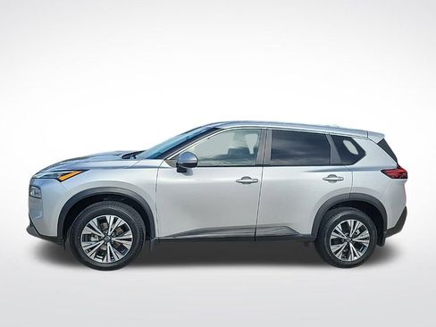Used 2022 Nissan Rogue SV image 2