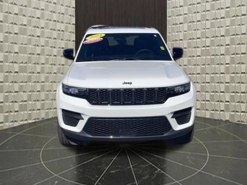 Used 2024 Jeep Grand Cherokee Altitude AWD/4WD image 17