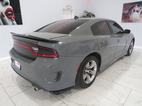 Used 2017 Dodge Charger R/T RWD image 3