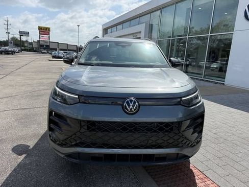 New 2026 Volkswagen Tiguan SE R-Line FWD image 2