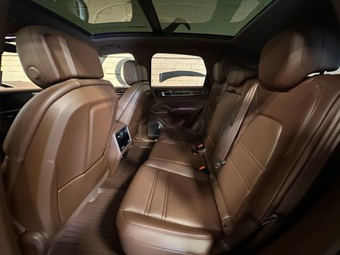 Used 2023 Porsche Cayenne Platinum Edition AWD/4WD image 74
