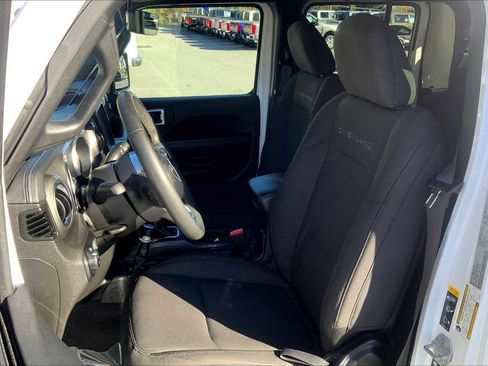 Used 2023 Jeep Gladiator Overland image 8