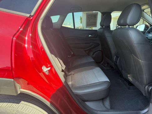 Used 2025 Chevrolet Trax LT FWD image 27