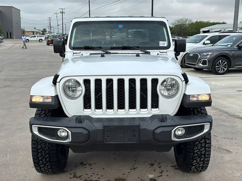 Certified 2020 Jeep Gladiator Overland image 2