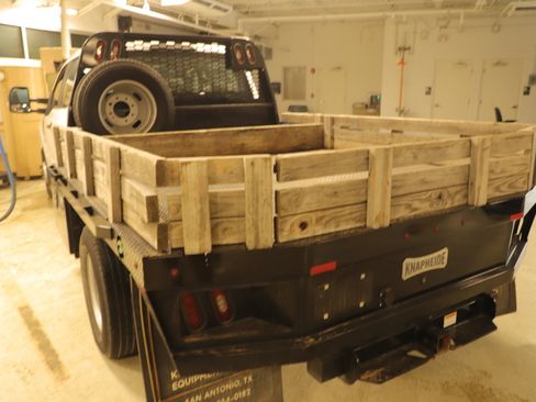 Used 2022 Ford F350 XL w/ Power Equipment Group image 3